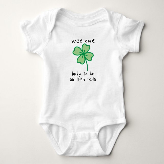 Wir haben das Glück, ein irischer Zwillingsanzug z Baby Strampler (Vorderseite)