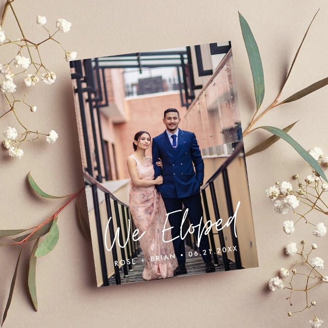 Wir haben ein minimalistisches Script-Foto für die Ankündigung (Von Creator hochgeladen)