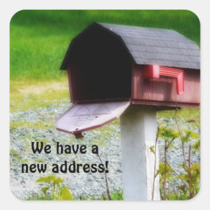 Wir haben eine neue Adresse - Land-Briefkasten Quadratischer Aufkleber