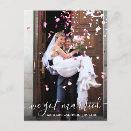Wir haben Verheiratetes Trendy Modern Script Foto Postkarte