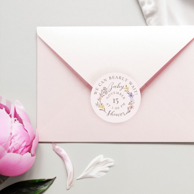 Wir können frühzeitig abwarten Babydusche Blumenkr Runder Aufkleber (We Can Bearly Wait Baby Shower Floral Wreath Pink Classic Round Sticker)