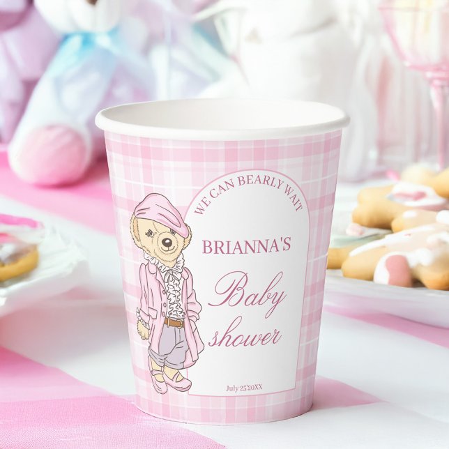 Wir können frühzeitig eine karierte Babydusche-Mon Pappbecher (We can bearly wait pink plaid teddy bear baby shower monogrammed printed paper cups personalized dec)