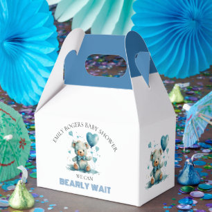 Wir können schon bald auf den blauen Teddy-Bär war Geschenkschachtel