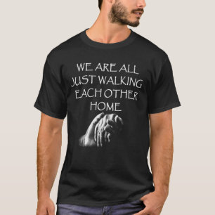 Wir laufen uns alle nur zu Fuß gegenseitig Zuhause T-Shirt