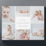 Wir Liebe Sie Oma FotoCollage Fotoplatte<br><div class="desc">Eine schöne Art Oma Ihre Liebe zu zeigen. Diese benutzerdefinierte Plakette enthält eine Collage von Bildern und Leerzeichen,  in der eine personalisierte Nachricht und Namen enthalten sind. Für eine erweiterte Anpassung dieses Designs,  wählen Sie einfach die Schaltfläche "Anpassen" oben!</div>