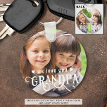 Wir Liebe Sie Opa 1-2 Fotos benutzerdefinierte Far Schlüsselanhänger<br><div class="desc">Erstellen Sie ein besonderes Foto-Schlüsselanhänger-Geschenk für einen wunderbaren Großvater mit 1 oder 2 Bildern (eins auf jeder Seite) und WIR LIEBE YOU GRANDPA in einer modernen, extravaganten Kalligraphie Typografie mit Herzen in Ihrer Farbwahl, um Ihr Bild(s) zu akzentuieren. Wunderbares Geschenk von seinem Enkel oder Enkelkinder für den Großelterntag, den Vatertag,...</div>