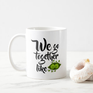 Wir passen zusammen wie zwei Erbsen in einer Schot Kaffeetasse