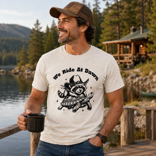 Wir reiten bei Morgengrauen Lustiger Waschbär Tri-Blend Shirt