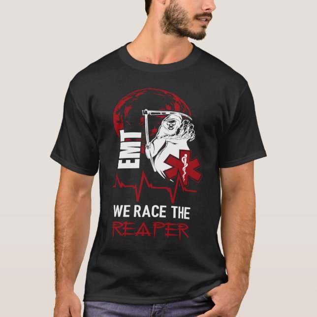 Wir rennen den Sensenmann, in EMT EMS Firefighter  T-Shirt (Vorderseite)