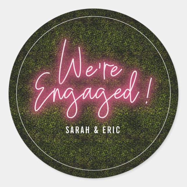 Wir sind eine Verlobte Pink Neon Engagement Party Runder Aufkleber (Vorderseite)