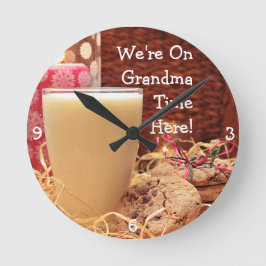 "Wir sind hier auf Oma-Zeit" & Cookies und Milch Runde Wanduhr