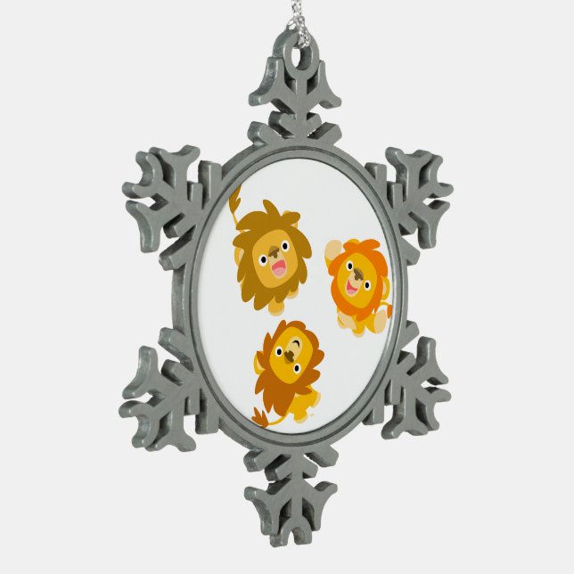 "Wir sind hier!" Niedlicher Cartoon Löwenzunge Schneeflocken Zinn-Ornament (Links)