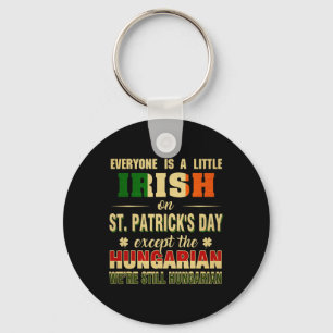 Wir sind immer noch Ungarin am St. Patrick's Day H Schlüsselanhänger