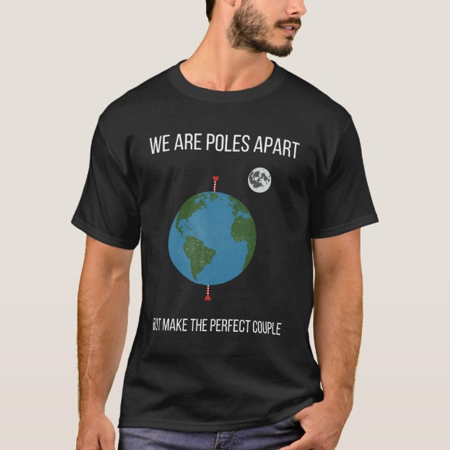 Wir sind Pole auseinander, aber machen das perfekt T-Shirt (Vorderseite)