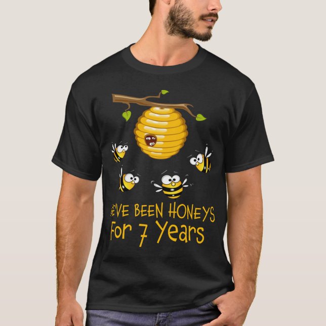 Wir sind seit 7 Jahren Honeys. 7. Hochzeit T-Shirt (Vorderseite)