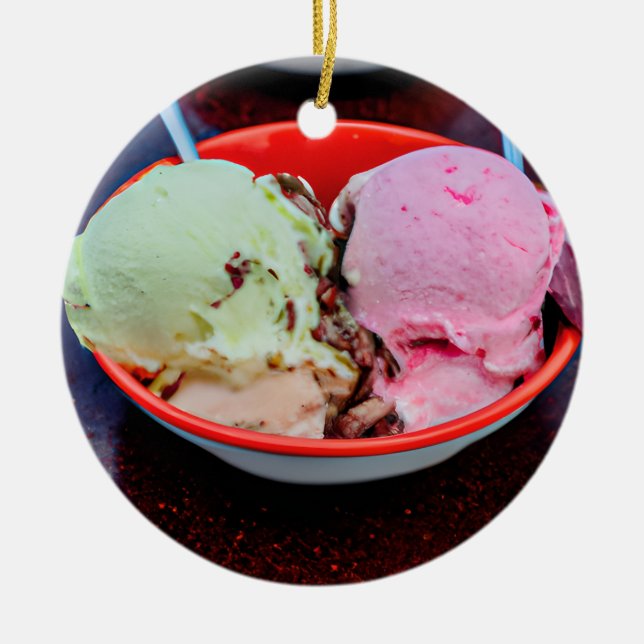 Wir sind so prächtig, Eiscreme-Weihnachtspuppe zu  Keramik Ornament (Vorne)