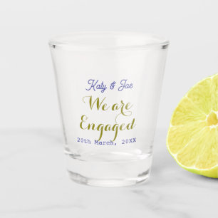 Wir sind verlobt lila gold name datum elegant einf schnapsglas