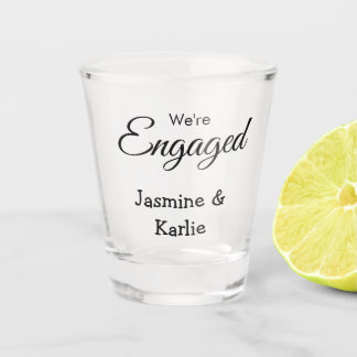 Wir sind verlobtes Paar Name romantisch stilvoll e Schnapsglas