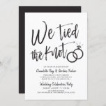 Wir tippen den Knoten | Post Wedding Party Einladung<br><div class="desc">Nach dem großen Tag laden die Ringe und die Ringe zu einem Fest ein. Diese Einladung enthält die Worte "Wir tied the Knot" in extravaganten Schriftzeichen. Auf der Seite davon sind ein Paar Hochzeitsringe. Unter dieser einzigartigen Grafik finden Sie einen Platz für Ihre eigenen Worte und Informationen für Ihre Post-Hochzeit-Veranstaltung....</div>