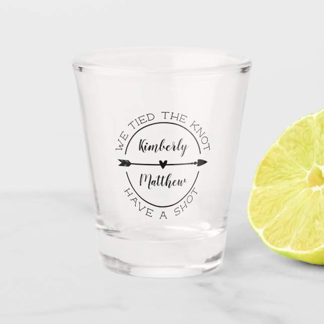 Wir tippten der knot-charmanten Heart Arrow Hochze Schnapsglas (Vorderseite)