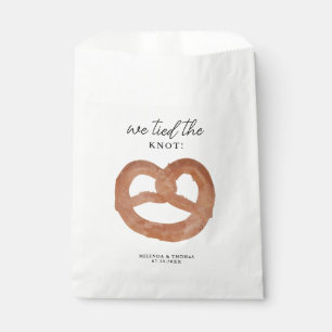 Wir tippten die Bretzel-Hochzeit des Knotens Geschenktütchen