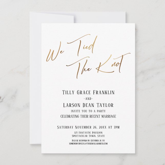 Wir tippten die Knot Simple Gold Elegante Typograf Einladung (Vorderseite)