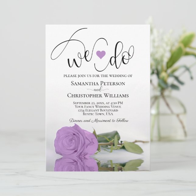 Wir tun es! Elegante Lilac Lila Rose Romantische H Einladung (Stehend Vorderseite)