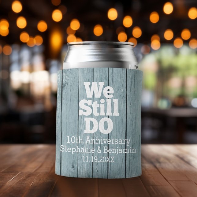Wir tun es immer noch - Gewohntes Jubiläum favoris Dosenkühler (Wedding and Anniversary Can Cooler - Personalize with names and dates)