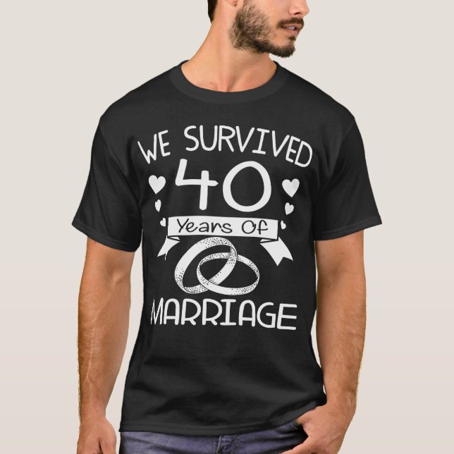 Wir überlebten 40 Jahre Ehe 40 Jahre alt T-Shirt (Vorderseite)