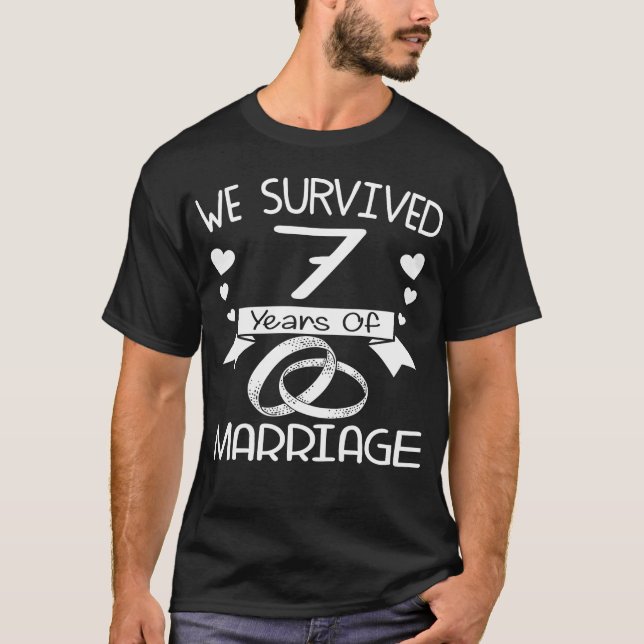 Wir überlebten 7 Jahre Ehe 7 Jahre alt T-Shirt (Vorderseite)