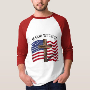 Wir vertrauen auf Gott mit rauem Kreuz und US-Flag T-Shirt
