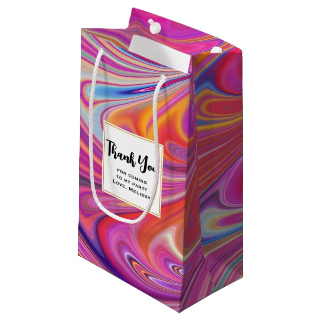 Wirbles Design in schlankem Rosa und orange Kleine Geschenktüte (Vorderseite Schrägansicht)