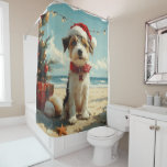 Wire Fox Terrier Dog Christmas Vintag Beach Duschvorhang<br><div class="desc">Bringen Sie die Wärme der Ferien an die Küste mit diesem charmanten, Vintag inspirierten Design, das einen festlichen Hund auf einem ruhigen Strand besticht. Mit einer klassischen Touch nostalgischer Töne und Küstenstöcke erweckt dieses Kunstwerk den Zauber der Weihnachtszeit am Meer. Dieses Design ist perfekt für den gelungenen Urlaub geeignet und...</div>