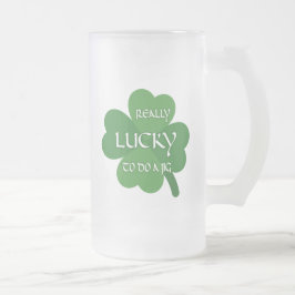 Wirklich glücklich, einen Jig zu machen Mattglas Bierglas