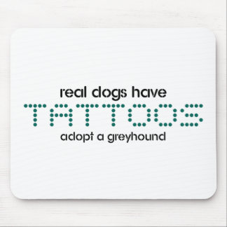 Wirkliche Hunde haben Tätowierungen Mousepad