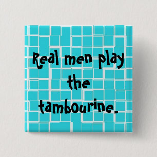 Wirkliche Männer spielen den Tambourineknopf Button