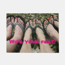 Wischen Sie Ihre Fußmatte ab