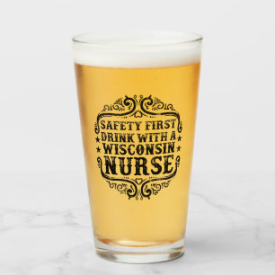 Wisconsin trinken mit einem Bier-Nurse-Glas Glas