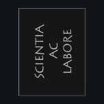 Wissenschaftliches Laboratorium Postkarte<br><div class="desc">Scientia ac Acerore. Wissen durch harte Arbeit. Ein lateinisches Zitat von Weisheit und Philosophie,  das heute noch gültig und wahr ist.</div>