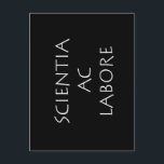 Wissenschaftliches Laboratorium Postkarte<br><div class="desc">Scientia ac Acerore. Wissen durch harte Arbeit. Ein lateinisches Zitat von Weisheit und Philosophie,  das heute noch gültig und wahr ist.</div>