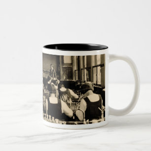 Wissenschafts-Lektion an der London-Mittelschule Zweifarbige Tasse