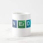 Wissenschafts-Nerd-Tasse Kaffeetasse<br><div class="desc">WISSENSCHAFTS-NERD buchstabierte heraus in der Beschriftung der periodischen Tabelle</div>