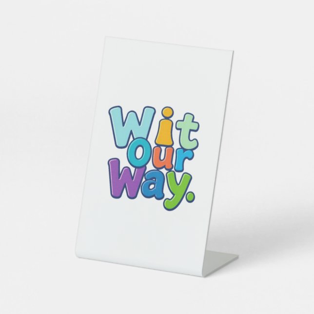 "Wit Our way" - spielerisches Typografie-Design Sockelschild (Vorderseite)
