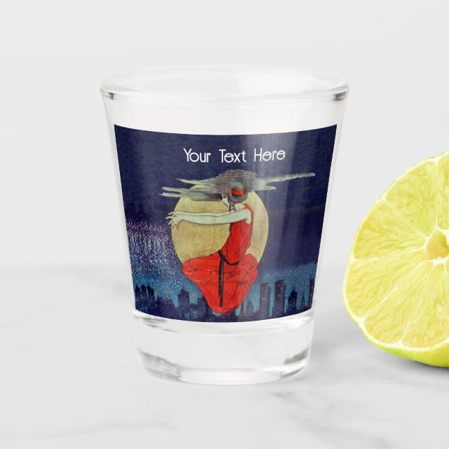 Witchy Lady Floating in Sky over City Schnapsglas (Vorderseite)