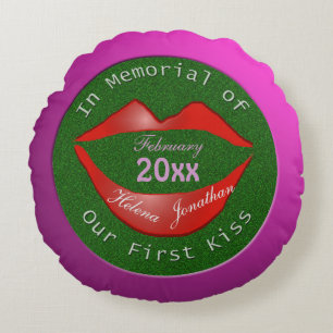 Witz im Gedenken an Coupons ersten Kuss Pink Rundes Kissen