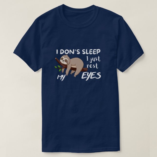 Witzig: "Ich schlafe nicht, nur die Augen ruhen" T-Shirt (Design vorne)