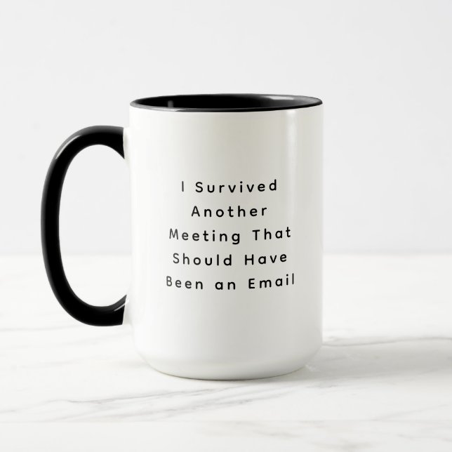 Witzig überlebte ich ein anderes Meeting Typografi Tasse (Links)