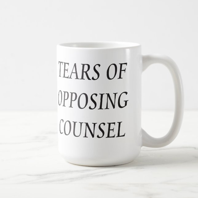 Witzige Anwälte weinen sich widersprechende Anwält Kaffeetasse (Rechts)