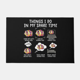 Witzige Guinea schwänzt Dinge, die ich in meiner F Fußmatte