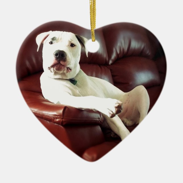 Witziger Bullenhund auf dem Sofa Keramik Ornament (Vorne)